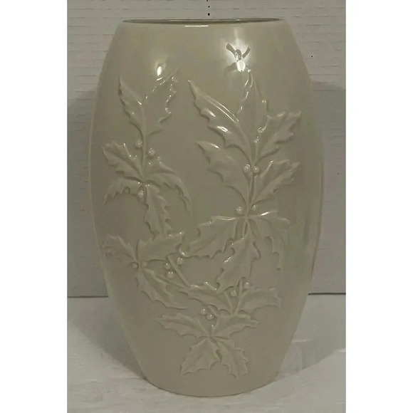 Lenox Porcelain Four Seasons Vase Collection Winter The Cardinal Holly 10 Inch - Picture 2 of 6